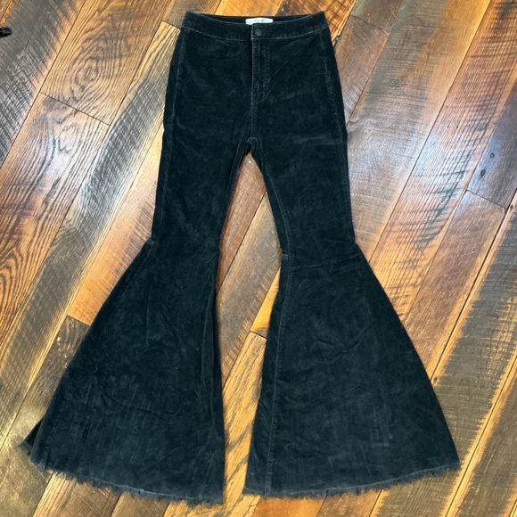 We The Free “Twirl On” Mid-Rise Crop Flare Jeans Black Corduroy Size 25 - Picture 2 of 14